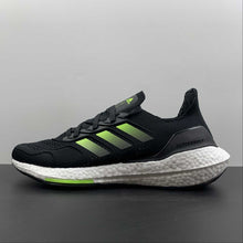 Cargar imagen en el visor de la galería, Adidas UltraBoost 22 Black Gradient Green