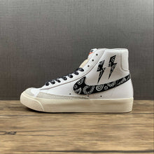 Cargar imagen en el visor de la galería, Blazer Mid 77 Vintage “Paisley” White Black