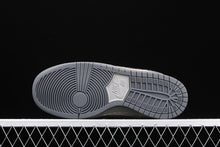 Cargar imagen en el visor de la galería, Dunk High Premium Medium SB Grey Smoke-Cool Grey 313171-020
