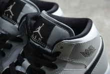 Cargar imagen en el visor de la galería, Air Jordan 1 Mid (GS) Lt Smoke Grey-Black-White