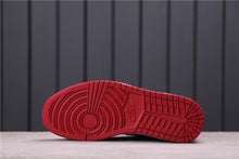 Cargar imagen en el visor de la galería, Air Jordan 1 Retro High x Surgeon The North Pole Chicago CK5566-610