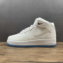 Cargar imagen en el visor de la galería, Air Force 1 07 Mid LX White White White DA8301-102