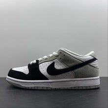 Cargar imagen en el visor de la galería, SB Dunk Low PRO Medium Grey Black-White