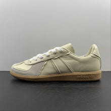 Cargar imagen en el visor de la galería, Adidas Bw Army Cream White