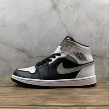 Cargar imagen en el visor de la galería, Air Jordan 1 Mid Black White-LT Smoke Grey 554724 073