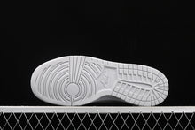 Cargar imagen en el visor de la galería, SB Dunk High Pro White Grey