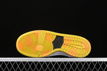 Cargar imagen en el visor de la galería, Dunk High Pro SB Black Black-White-Laser Orange 305050-034