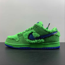 Cargar imagen en el visor de la galería, SB Dunk Low PRO QS Green Spark Soar