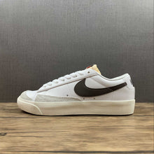 Cargar imagen en el visor de la galería, Blazer Low 77 Vintage White Black DA6364-100