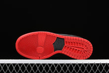 Cargar imagen en el visor de la galería, Dunk High Premium SB Black Black Challenge Metallic Silver 313171-028