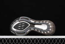 Cargar imagen en el visor de la galería, Adidas UltraBoost 21 All Black