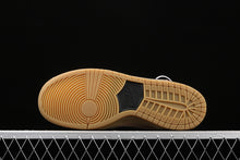 Cargar imagen en el visor de la galería, SB Dunk High Pro Spectrum Particle Grey Black