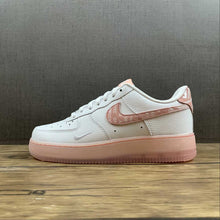 Cargar imagen en el visor de la galería, Air Force 1 07 LV8 White Bleached Coral-Clear DQ5019-100