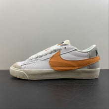 Cargar imagen en el visor de la galería, Blazer Low 77 Jumbo White Alpha Orange-Grey Fog
