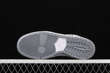 Cargar imagen en el visor de la galería, SB Zoom Dunk High Pro Ligeht Grey White