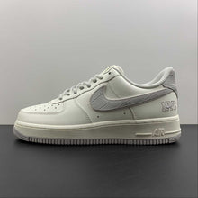 Cargar imagen en el visor de la galería, Air Force 1 07 “NYC” Beige Grey