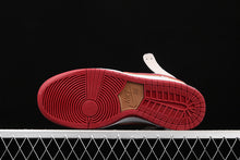 Cargar imagen en el visor de la galería, SB Dunk High Pro Lile Team Crimson Wheat Lile CV9499-100