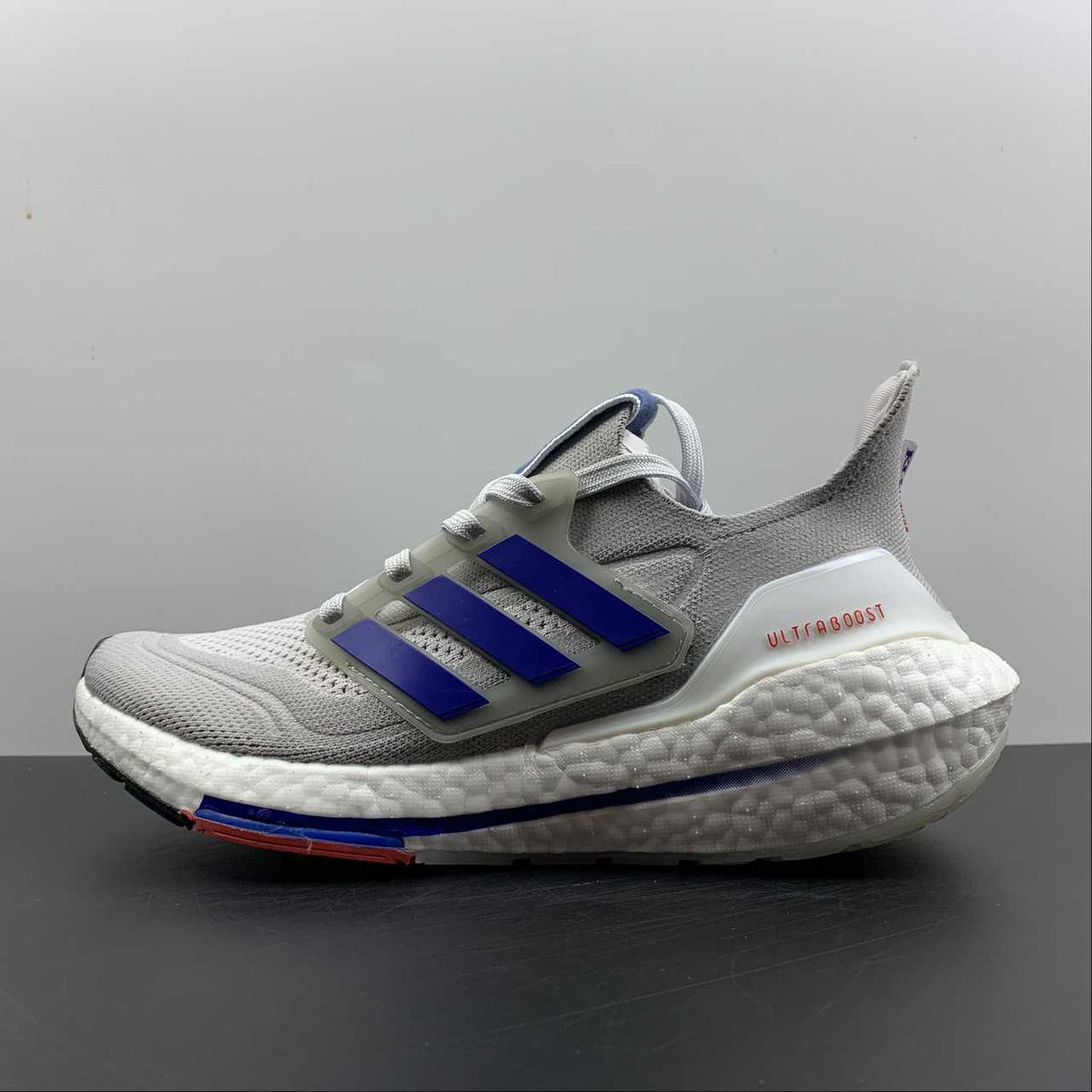 Compra las adidas Stan Smith por 60€ antes 100 - Adidas UltraBoost