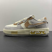 Cargar imagen en el visor de la galería, Air Force 1 FONTANKA Beige Brown Ante CW6688-606