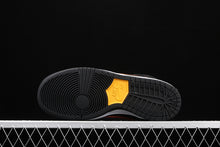 Cargar imagen en el visor de la galería, SB Dunk High Pro Black University Gold