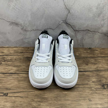 Cargar imagen en el visor de la galería, Court Borough Low 2 Mwh White Glacier Blue CW1624-100