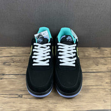 Cargar imagen en el visor de la galería, Air Force 1 07 LV8 “Peace and Unity” Black Hyper Crimson DM9051-001