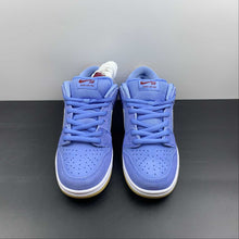 Cargar imagen en el visor de la galería, SB Dunk Low PRM Valor Blue Team Maroon