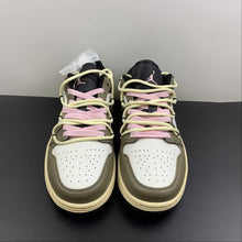 Cargar imagen en el visor de la galería, Air Jordan 1 Low “Made With Love” Brown Grey 553558-062