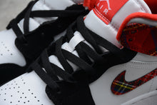 Cargar imagen en el visor de la galería, Air Jordan 1 Mid (GS) University Red-Black-White