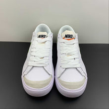 Cargar imagen en el visor de la galería, Blazer Low 77 Jumbo White Leaf Green-White