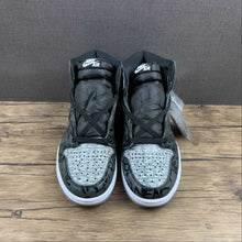 Cargar imagen en el visor de la galería, Air Jordan 1 Retro High OG Black Grey Treason (2021) 555088-036