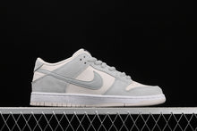 Cargar imagen en el visor de la galería, SB Dunk Low TRD Beige White Jade AR0778-006