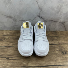 Cargar imagen en el visor de la galería, Air Jordan 1 Low SE White Metallic Gold-White CZ4776-100