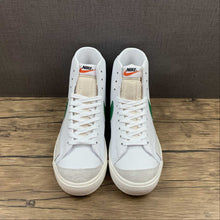 Cargar imagen en el visor de la galería, Blazer Mid 77 Vintage “Pine Green” White Pine Green