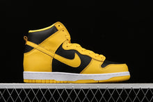Cargar imagen en el visor de la galería, SB Dunk High Pro Black Yellow