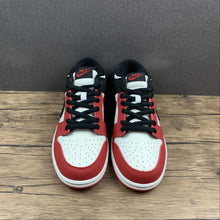 Cargar imagen en el visor de la galería, SB Dunk Low University Red White Black Shoes 854866-020