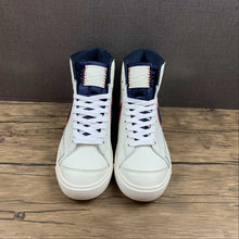Cargar imagen en el visor de la galería, Blazer Mid 77 Vintage “City Pride”