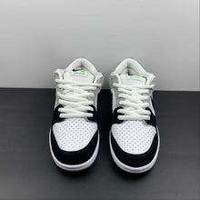 Cargar imagen en el visor de la galería, SB Dunk Low PRO Medium Grey Black-White