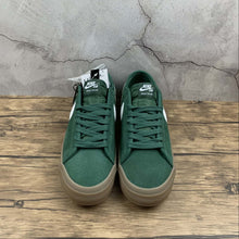 Cargar imagen en el visor de la galería, SB Blazer Low GT Green Gum