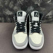Cargar imagen en el visor de la galería, Air Jordan 1 Mid Light Smoke Grey 554724-092