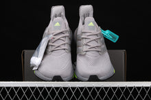 Cargar imagen en el visor de la galería, Adidas UltraBoost 21 Halo Silver FY0432