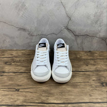 Cargar imagen en el visor de la galería, Blazer Low 77 White Black-Sail-White DC4769-102