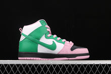 Cargar imagen en el visor de la galería, SB Dunk High Pro PRM Black Pink Rise Lucky Green CV7349-001