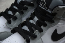 Cargar imagen en el visor de la galería, Air Jordan 1 Mid (GS) Lt Smoke Grey-Black-White