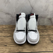 Cargar imagen en el visor de la galería, Air Jordan 1 High OG Light Smoke Grey Gym Red 555088-126