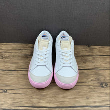 Cargar imagen en el visor de la galería, Blazer Low 77 Vintage “Be True” White Pink DD3034-100