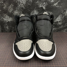 Cargar imagen en el visor de la galería, Air Jordan 1 Retro High OG Black Medium Grey-White 555088-013