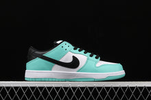 Cargar imagen en el visor de la galería, SB Dunk Low Pro PRM White Light Green 304242-306