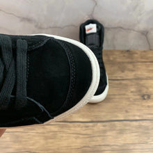 Cargar imagen en el visor de la galería, Blazer Mid 77 Vintage Black Amber Rise