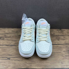 Cargar imagen en el visor de la galería, SB Dunk Low PRM “Barely Green” L.T. Pink L.T. Green DD1503-104